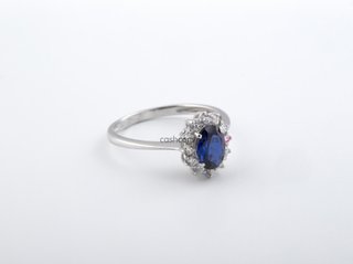 anillo oro 18k con piedra con circonita