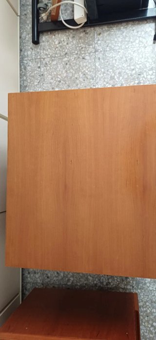 Mueble auxiliar madera con ruedas.  La Garriga Ver