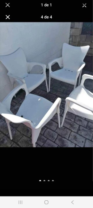 Sillas de exterior blancas de plástico
