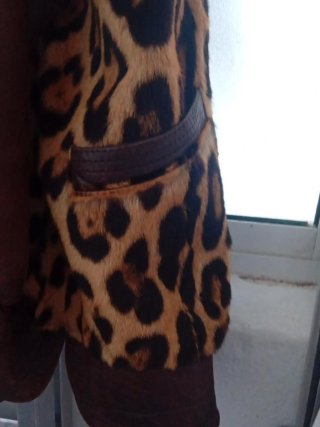 Chaquetón vintage piel estampado leopardo .
