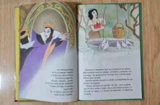 Clásico cuento Disney. " Blancanieves". Salvat.