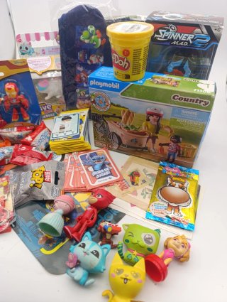 Lote Juguetes Muñecos Cromos Varios