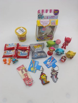 Lote Juguetes Muñecos Cromos Varios