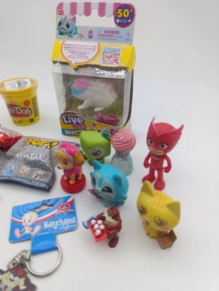 Lote Juguetes Muñecos Cromos Varios