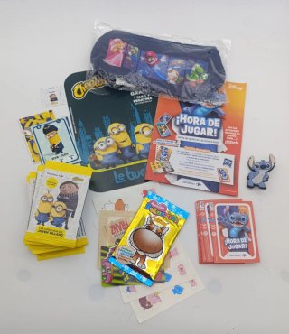 Lote Juguetes Muñecos Cromos Varios