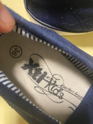 Lote 2 pares zapatillas lona niño T.36