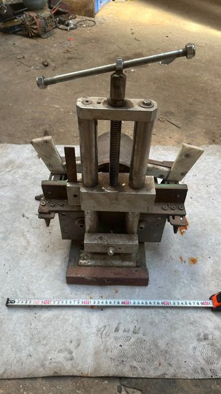 Curvadora de metales