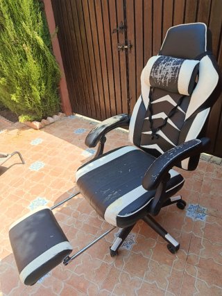 Silla Gamer Negra y Blanca