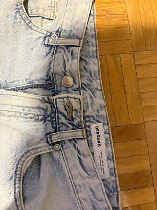 Jeans acampanados azul claro
