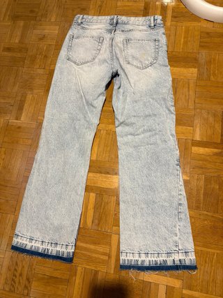 Jeans acampanados azul claro