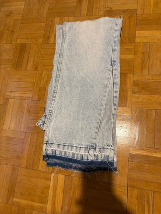 Jeans acampanados azul claro