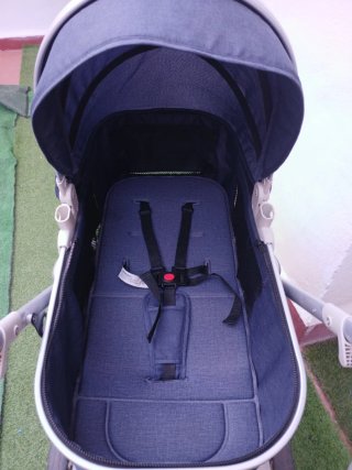 Carrito de bebé con piezas originales