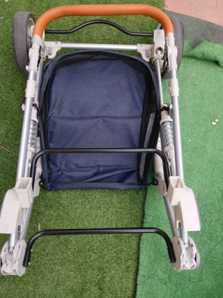 Carrito de bebé con piezas originales
