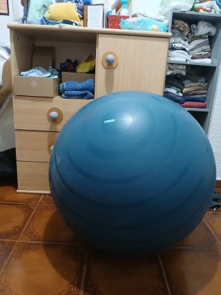 Pelota de gimnasia azul