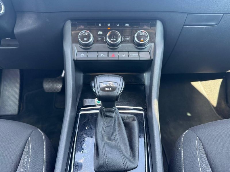 Škoda Karoq AMBITION 2.0 TDI DSG 4X4 Adblue 2023, foto 23