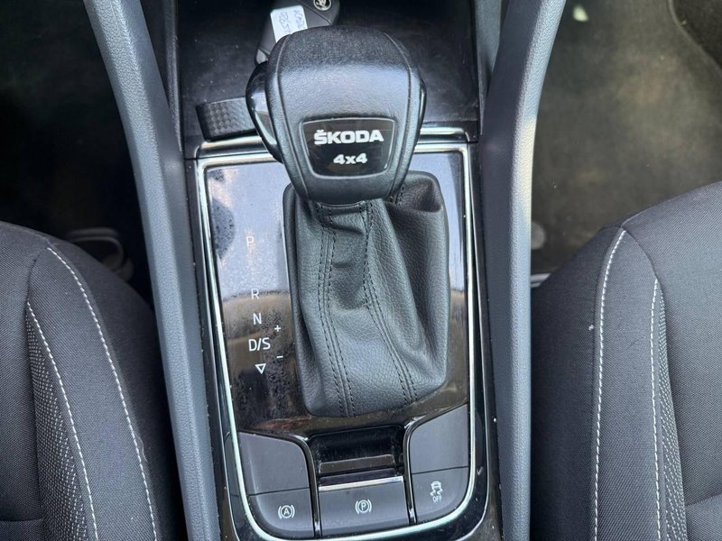 Škoda Karoq AMBITION 2.0 TDI DSG 4X4 Adblue 2023, foto 26