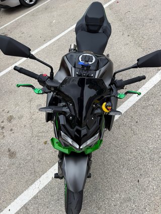Kawasaki Z900 2024 Gris/Verde