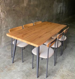 Mesa de comedor y sillas