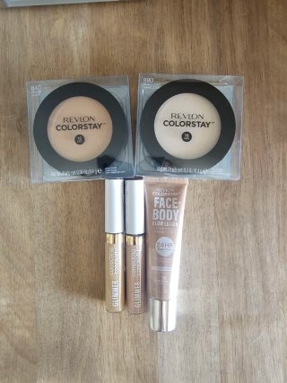 Maletín de maquillaje Revlon plateado