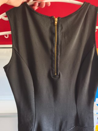 Vestido negro sin mangas
