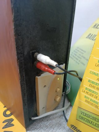 Tocadiscos Sony y altavoces JVC
