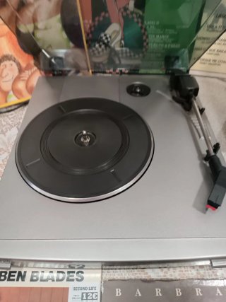 Tocadiscos Sony y altavoces JVC