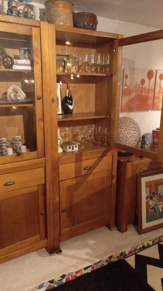 Vitrina madera maciza tono miel