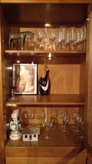 Vitrina madera maciza tono miel
