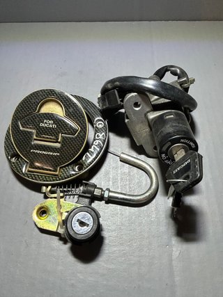 Ducati ST2/ST3/ST4 - Materiale vario