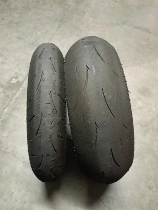 Juego Neumáticos Dunlop D212 GP Racer 120/180