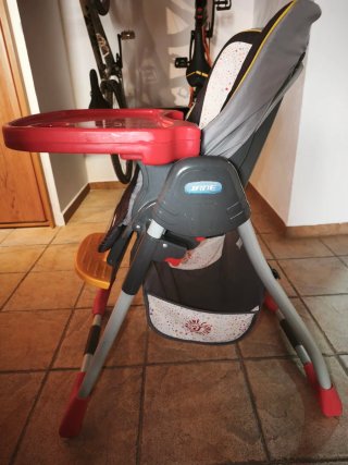 Trona para bebé con bandeja roja