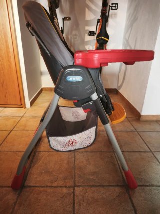 Trona para bebé con bandeja roja