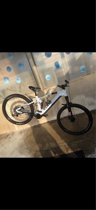 Bicicleta eléctrica Cube