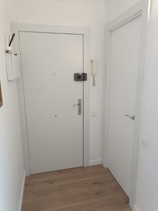 MONTADOR DE PUERTAS Y PARQUET CARPINTERO