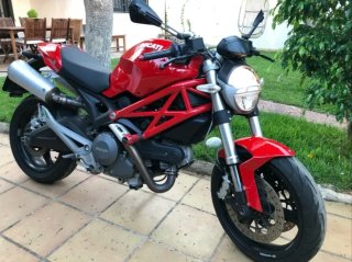 Ducati Monster 696 Limitada A2
