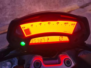 Ducati Monster 696 Limitada A2
