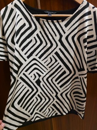 Camiseta Cortefiel Estampada Blanco y Negro
