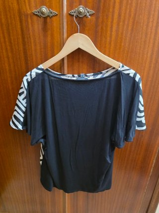 Camiseta Cortefiel Estampada Blanco y Negro