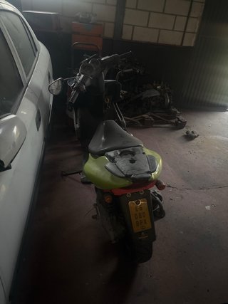 Moto Scooter Azul y Verde