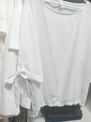 Blusa blanca con lazada