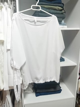 Blusa blanca con lazada