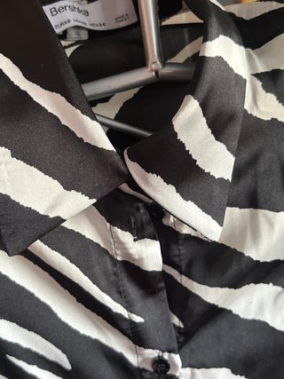 Vestido camisero Bershka estampado cebra