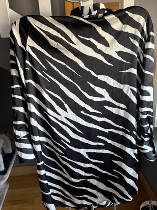 Vestido camisero Bershka estampado cebra