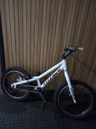 Bicicleta Trial Clean 18 Blanca