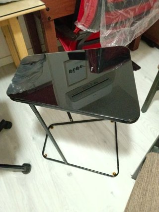 Mesa auxiliar diseño cristal y metal