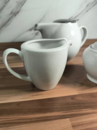 Conjunto tetera, lechera y azucarero