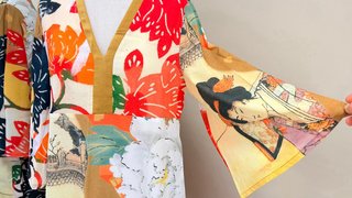 Vestido kimono y zapatos de cuña Desigual
