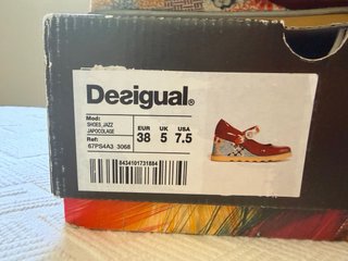 Vestido kimono y zapatos de cuña Desigual