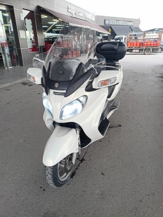Suzuki Burgman 650 Executive Blanca