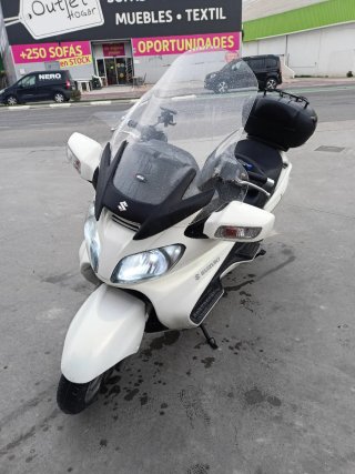 Suzuki Burgman 650 Executive Blanca